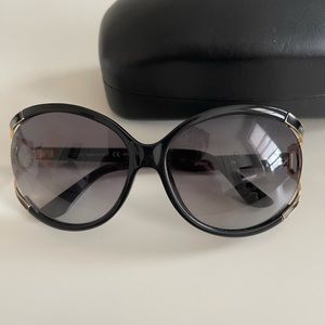 Simple and classic sunglasses!